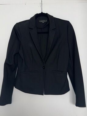 Comma Two-Pocket Black Single-Button Blazer